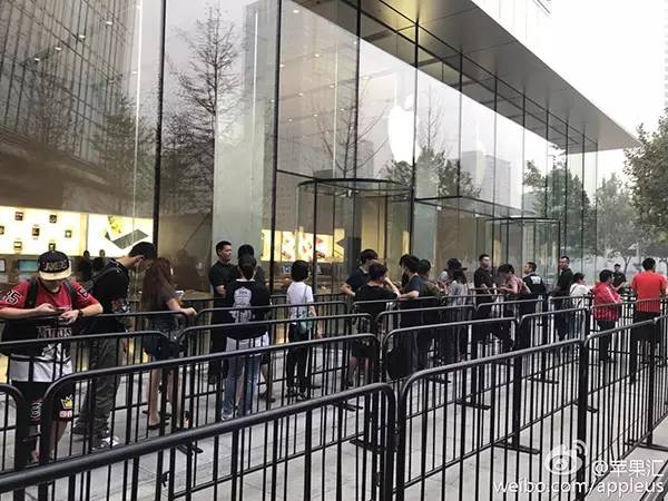 一台iPhone7可以看4次Bigbang，买10双Vans