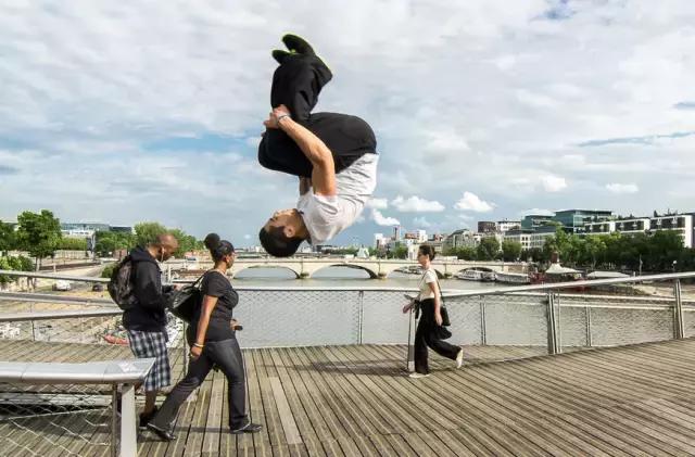 他们在用生命飞檐走壁？揭秘成都跑酷族！