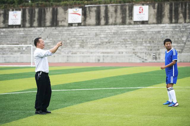 保康县第六届运动会800米,保康体育场足球比赛