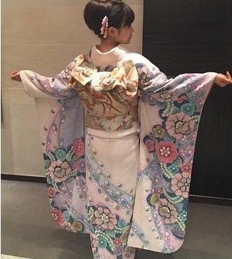 福原爱江宏杰紫色婚纱提裙摆,福原爱江宏杰婚后