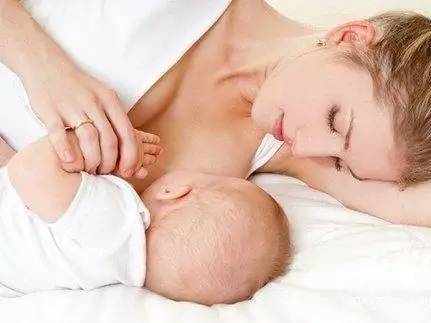 牙医爸爸帮小孩检查牙齿,儿童牙齿矫正父母必看