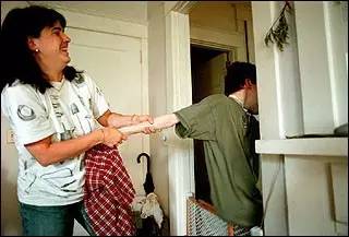 这个十四岁男孩，决定切掉自己的左脸