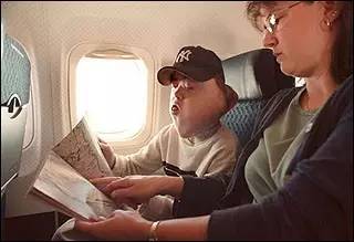 这个十四岁男孩，决定切掉自己的左脸