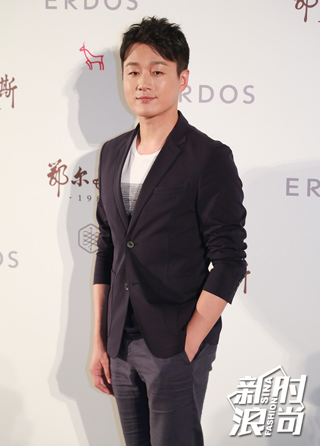 章子怡时尚芭莎2020十月,章子怡干练造型亮相巴黎时装周