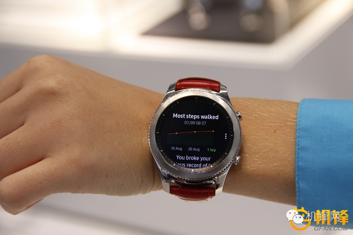 支持GPS和支付功能三星GearS3美图一览