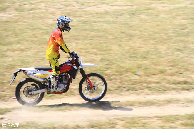 越野车选手视频,越野车试驾赛道