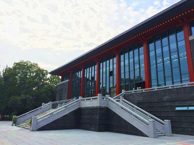 生日新衣,生日礼物衣服装扮