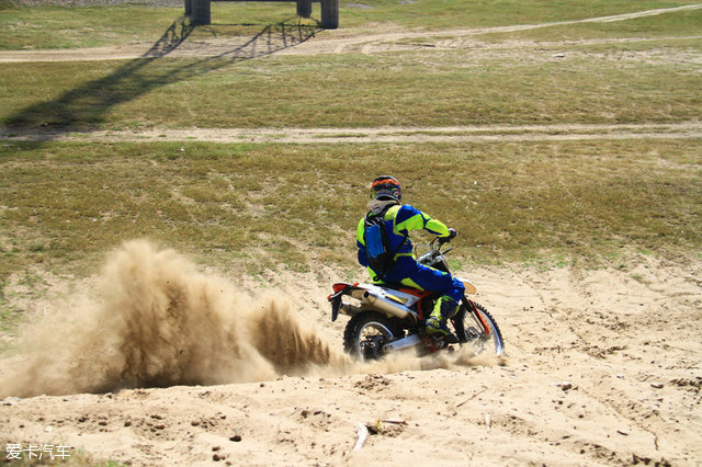 越野车选手视频,越野车试驾赛道