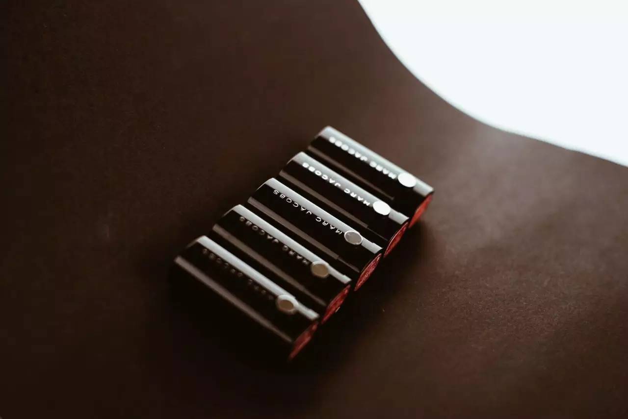 平价口红不掉色排行榜前十名最火,镜面口红试色春夏必备平价又貌美