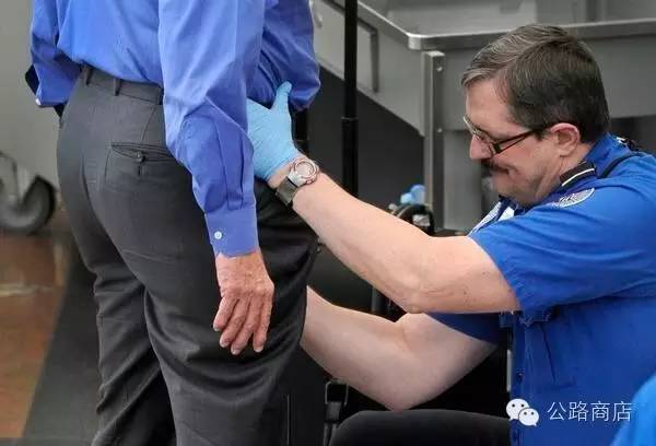 怎样避免安检尴尬事件,机场安检避免尴尬