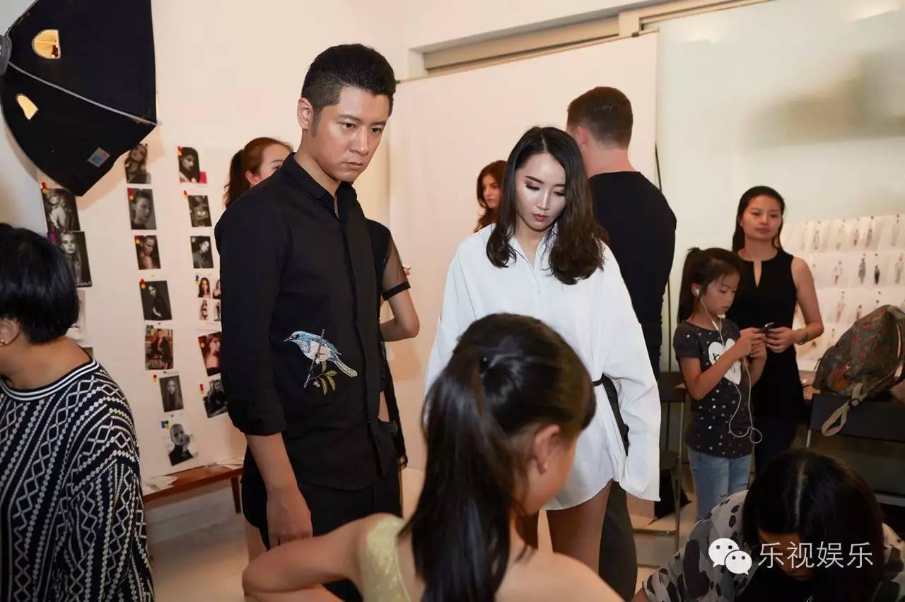 张俪机场装扮,张俪杨幂