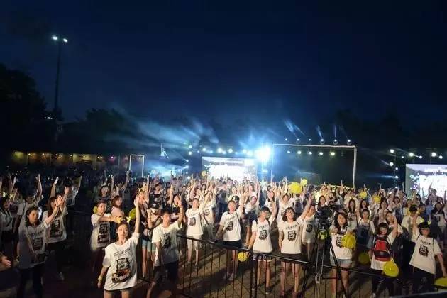 鹿晗放下爱情搞事业,鹿晗和现在的小鲜肉对比