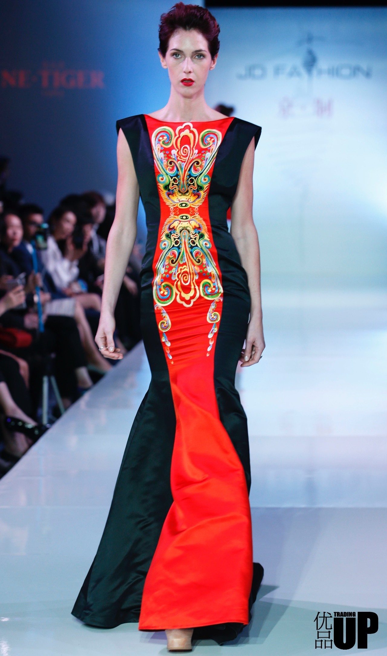 京制华服惊艳伦敦中国定制享誉全球——NE·TIGER高级成衣定制京东旗舰店上线伦敦发布会