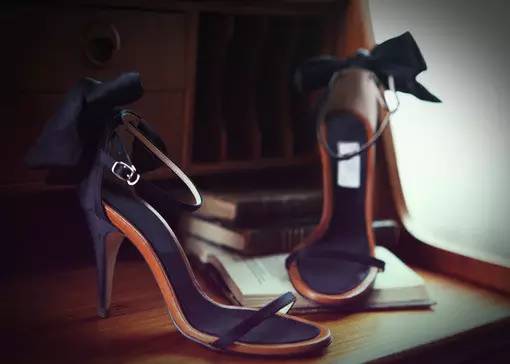 爱美的你一定有这样的血泪史，高跟鞋穿久了就会磨脚，你想解除新鞋磨脚、夹脚的苦恼吗？