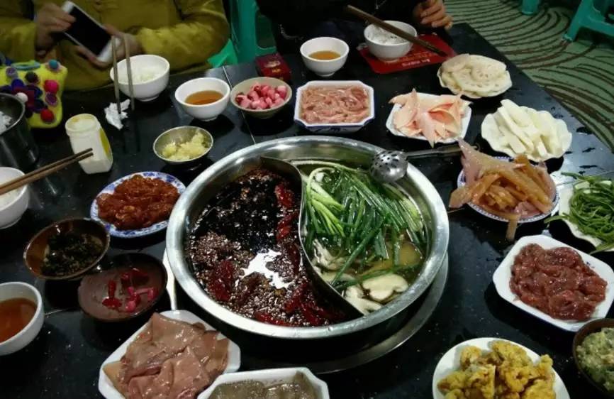 弹子石四大苍蝇馆子,没吃过这几家串串别说你来过宜宾