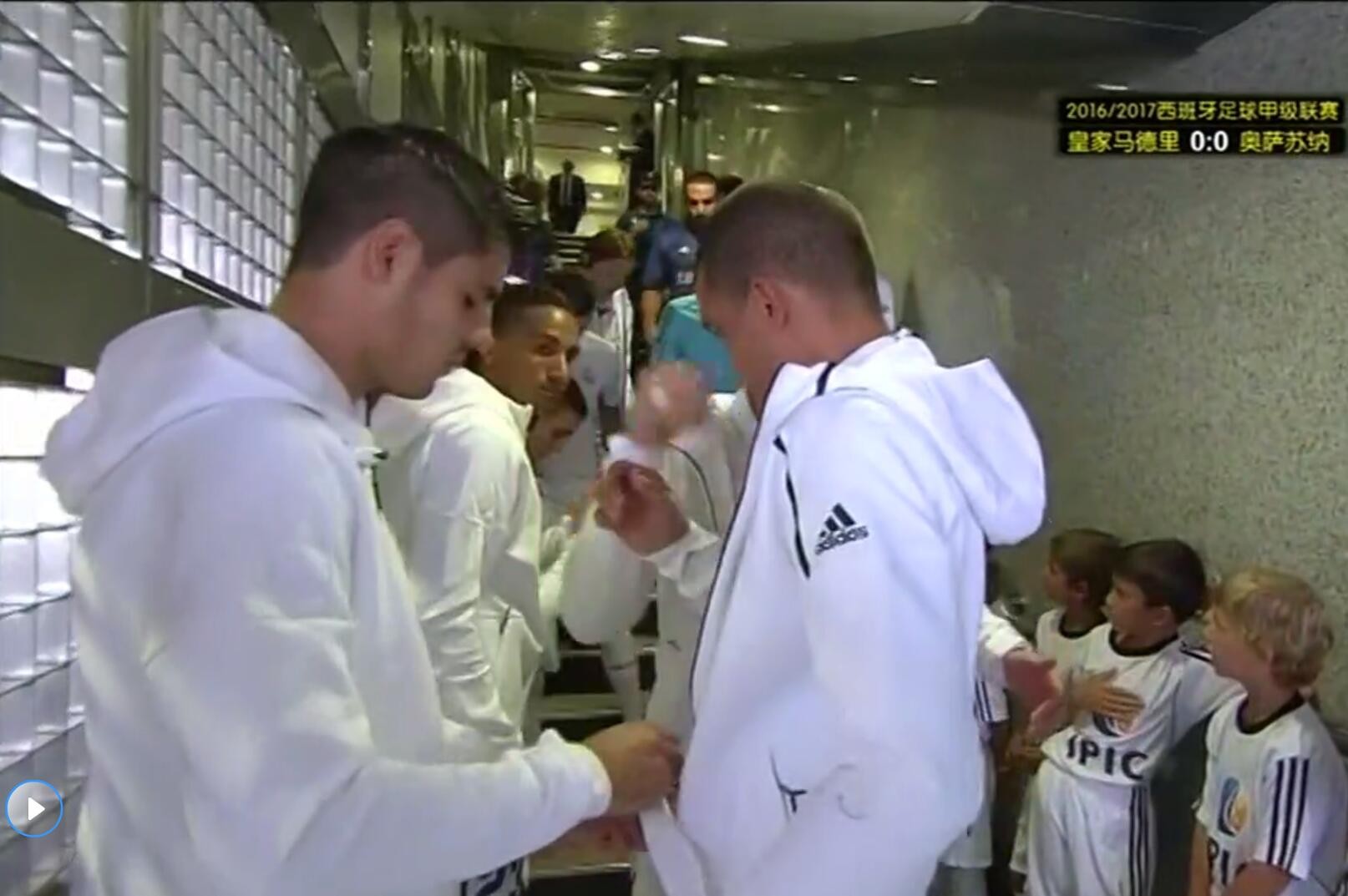 这个周末皇马曼联拜仁等俱乐部轮番为这件夹克上演了卖家秀