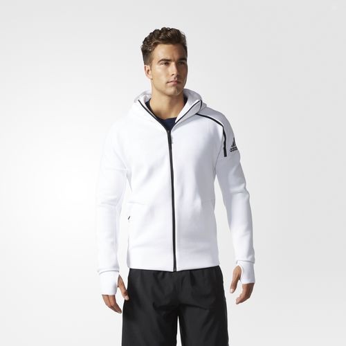 这个周末皇马曼联拜仁等俱乐部轮番为这件夹克上演了卖家秀