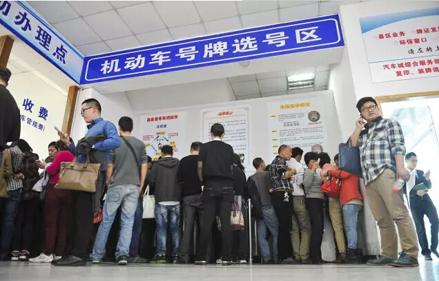 4s店旧车置换新车怎么保留车牌,卖旧车换新车车牌保留流程如何