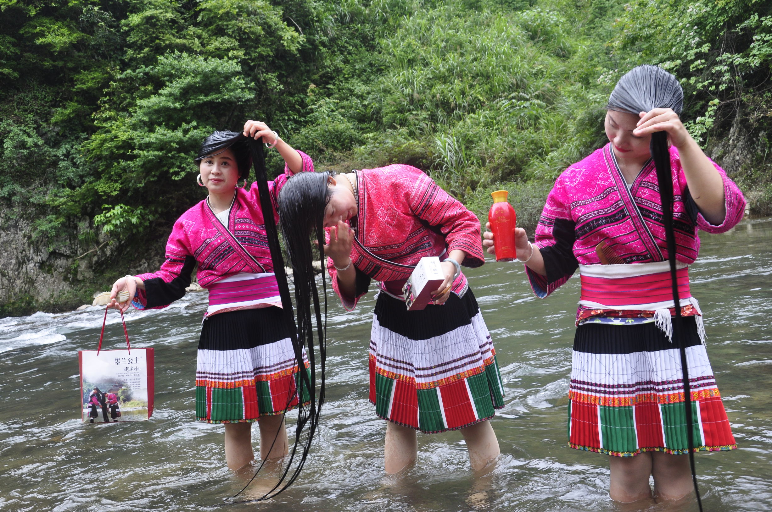 烫发后干枯毛躁如何护发,染烫后的头发怎么护理