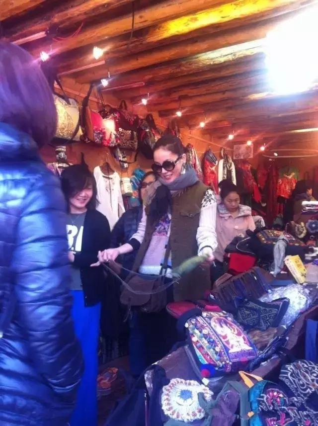 王菲为什么活得那么潇洒,王菲活得像少女一样