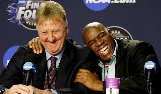 教你球场装逼技能,球场上简单又装逼的招式