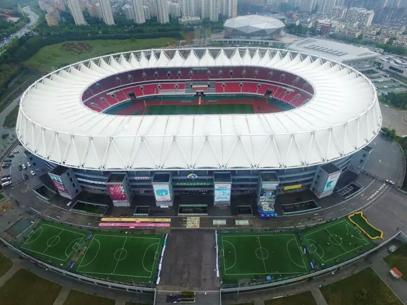 青岛有哪些免费的足球场,青岛足球场有什么比赛