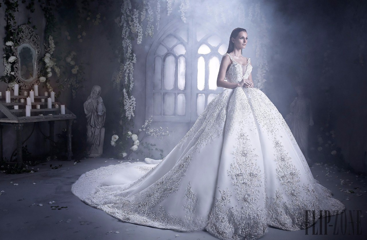 气质美女唯美梦幻婚纱,世界最美的顶级婚纱