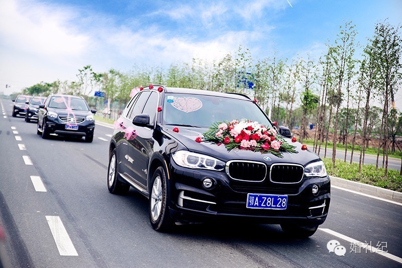 租个车队要大几千，问土豪朋友借婚车靠谱吗？