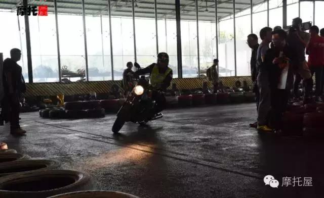 意大利的文艺绅士，屋君试驾GuzziV7Ⅱ