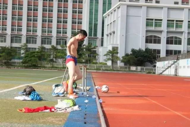 因为你不跑步所以你不懂,因为你不打篮球你根本就不懂伤病