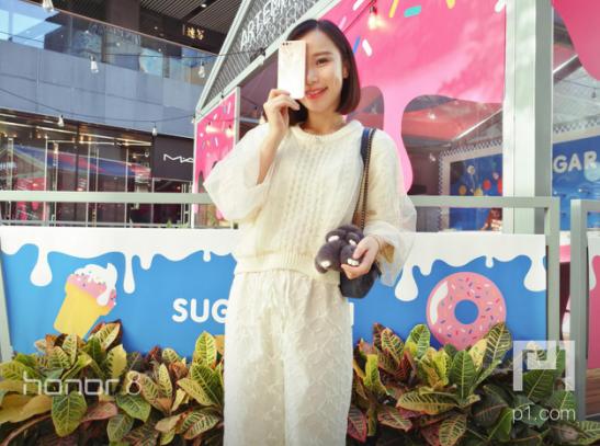 火热街拍来袭行走街头的随性时尚,街拍最时尚的人时刻走在潮流前线