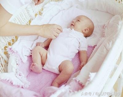 婴幼儿手脚冰凉身上暖和,宝宝浑身发烫手脚发凉怎么处理