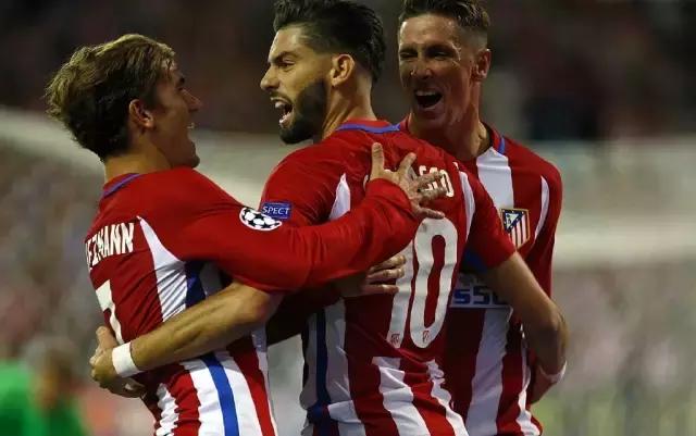 又见大红背球衣！不过马竞这点还是很良心的