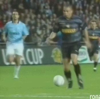 足坛唯一一个能将过掉门将做成集锦的男人！——罗纳尔多