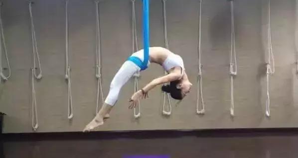 黄金100秒空中瑜伽,空中瑜伽不止是美
