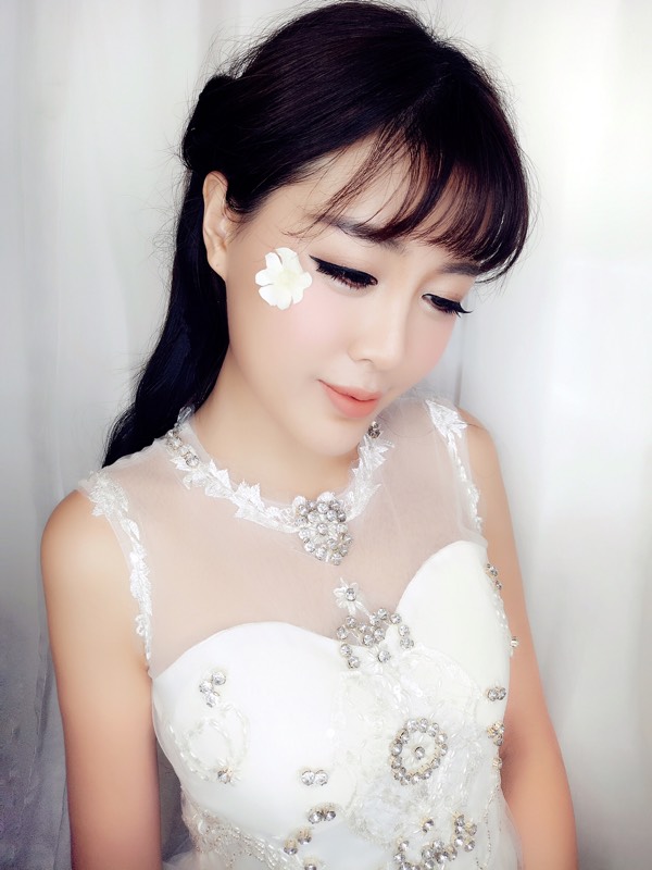 森女妆特点,韩系鬼马甜妹妆夏日感十足