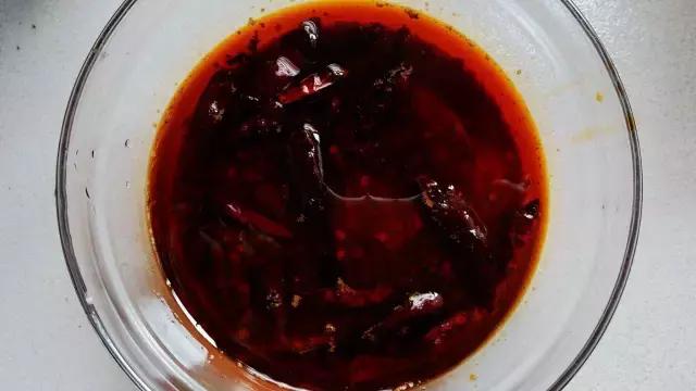 自己炒红油底料,自己制作不辣的麻辣香锅底料教程