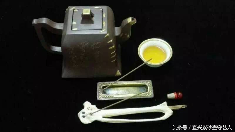 夜壶碎了一地怎么办,养好的壶还能再用开水煮吗