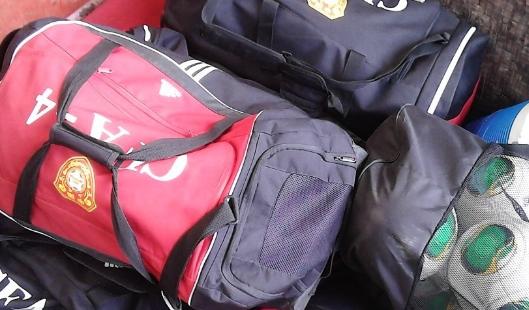 教你球场装逼技能,球场上简单又装逼的招式