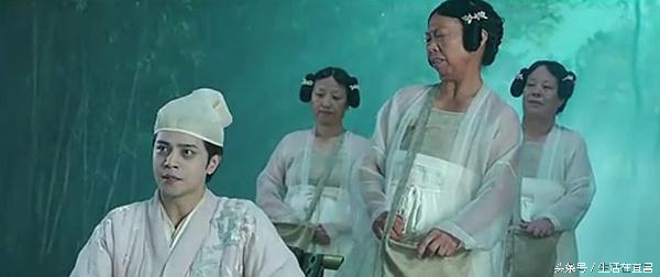 苑琼丹曾经是星爷的丑角专业户,星爷电影里的丑角面无表情