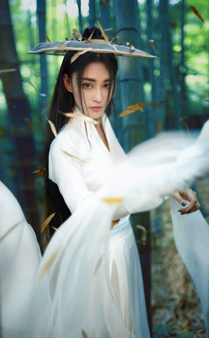 馨予出席宠物领养日很有爱，为何却被网友吐槽！