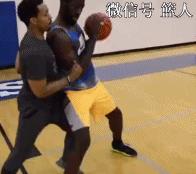 低位背打中距离投篮,3招打败爆款卖点