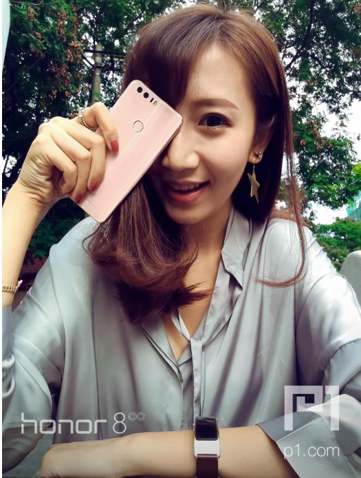 火热街拍来袭行走街头的随性时尚,街拍最时尚的人时刻走在潮流前线