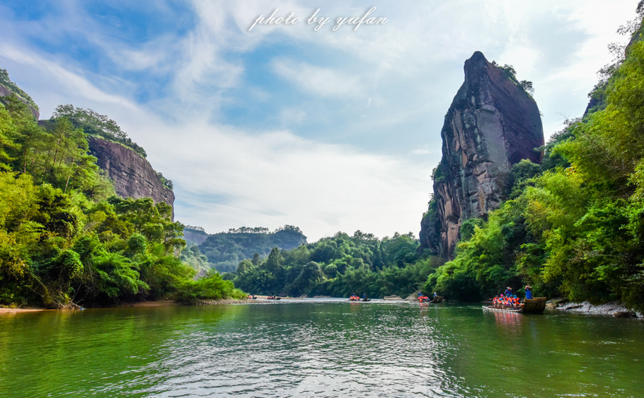 一溪九曲碧涟漪，人间仙境在武夷