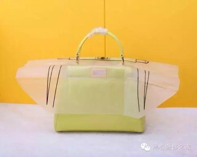 女生的包包价值多少钱 (女人包包值多少钱)