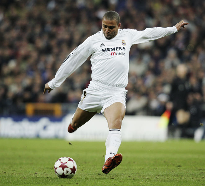 史上第一个足球明星,1976年足球巨星