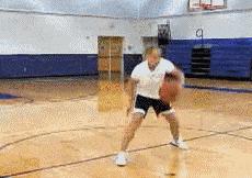 篮球胯下运球教学女生,篮球过人招式教学欧文胯下运球