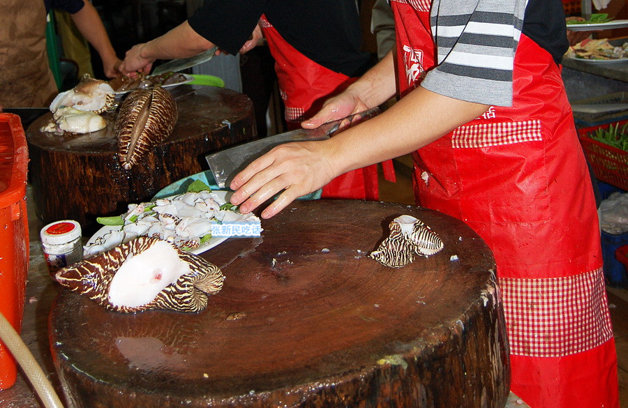 红螺也叫椰子涡螺，潮州旧志称其“壳红肉劲”，很考较厨师的工夫