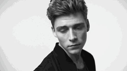 金发碧眼的丹麦王子为你准备了一首歌，还不来听？