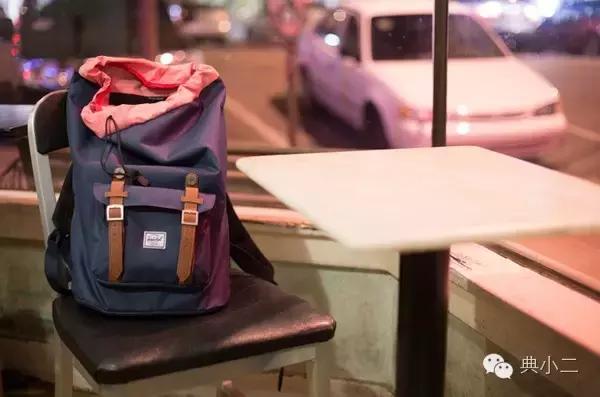 实用折叠双肩包,实用休闲多功能轻巧的双肩包